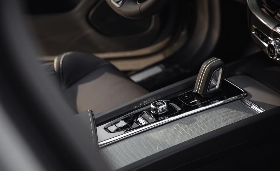 Детали интерьера Volvo XC60 T8 Polestar Engineered 2019 года  (NA) (фото 39 из 40)